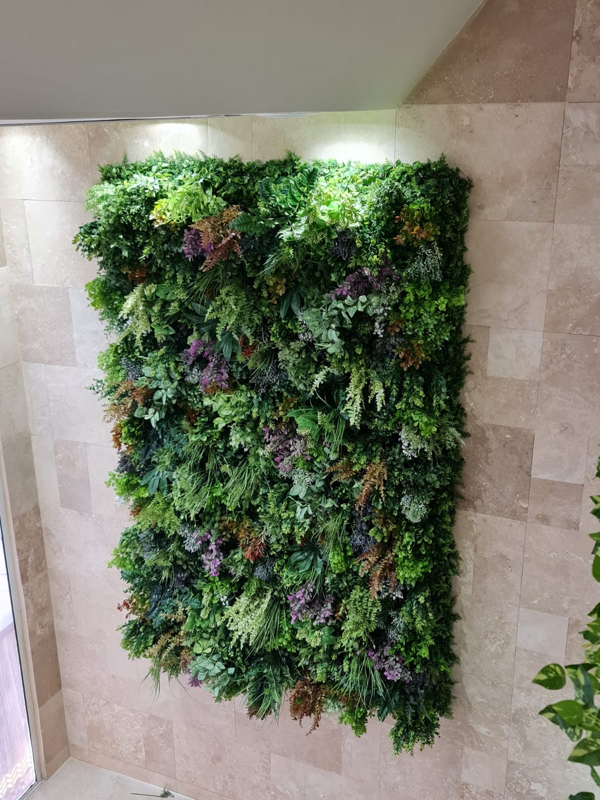 Artificial vertical green wall